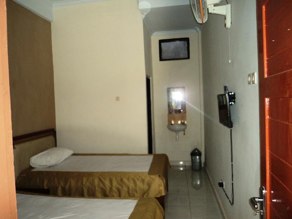 Hotel Sentral Pabean Buleleng Oda fotoğraf