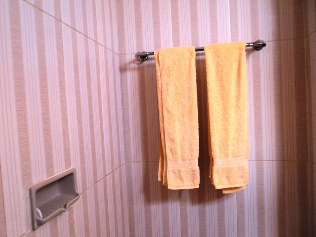Hotel Sentral Pabean Buleleng Oda fotoğraf
